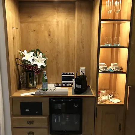 Eis Cafe Garibaldi Apartment *